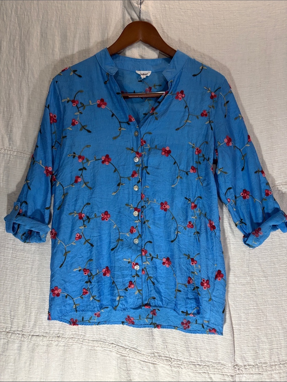 Kindred by Anthropologie Blue Floral Embroidered Split Neck Blouse Top SizeL EUC